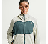 Image of Nike Women's Nike ACG Five Towers UV Protection Jacket in Green II1328-020 03F4668E