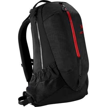 Arc'teryx Arro 22L Backpack -Black/Diablo Red
