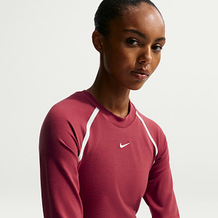 Nike Womens Nike Sportswear Tight Long-Sleeve Cropped Top in Red IF0338-613, Red, S, female, 1015843030-00198727242787