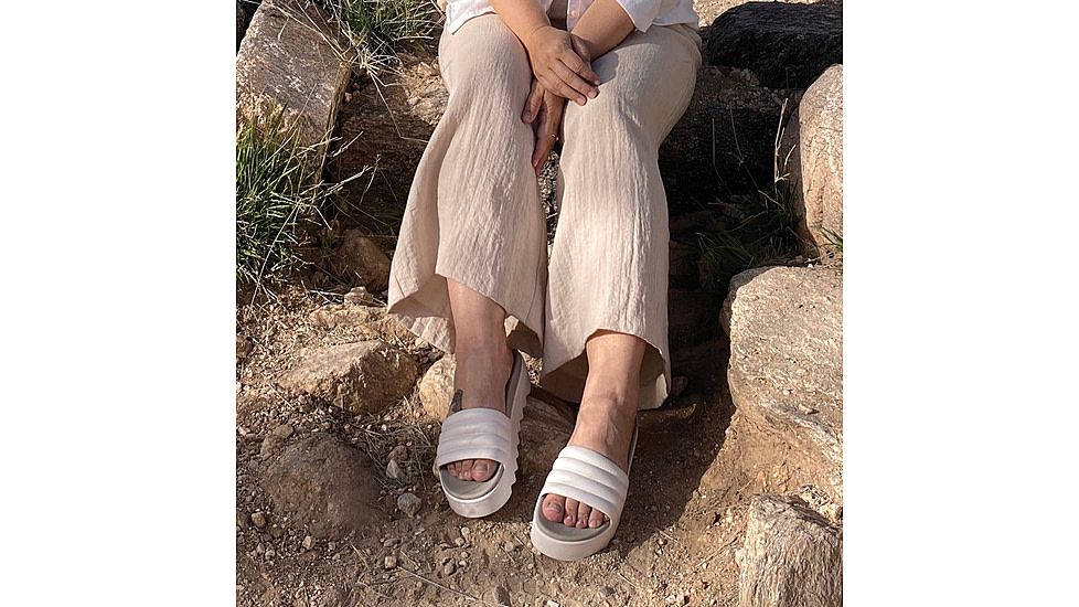 Cougar Pool Party Molded EVA Water-Friendly Slide - Womens, Vanilla/Dove, 8, POOL PARTY-Vanilla-Dove-8