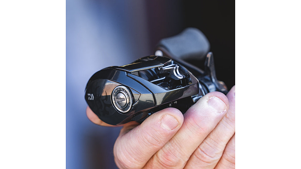 Daiwa Tatula SV TW70 Baitcast Reel, 8.1-1, 7+1, Right Hand, TTUSV70XH