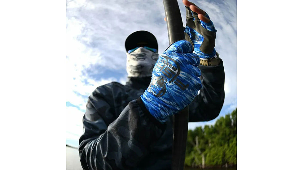 Fish Monkey Half Finger Guide Gloves, Blue Water Camo, M, FM11-BLWTRCAM-M