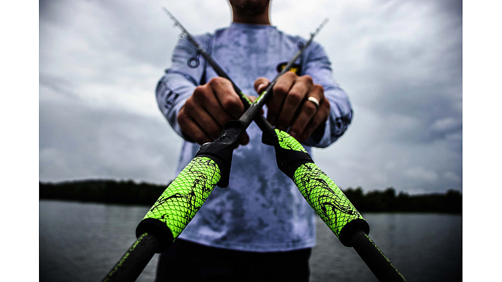 Lew’s MACH 2 Spinning Rod, 6ft 6in 2-PC IM8 Graphite Rod, Medium  w/ Fast, Stainless Steel Guides, Split-Grip Handle, Winn Dri-Tac Ultra Grips, Green/Black, M266MSG2-2