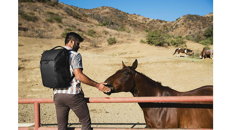 Peak Design Everyday V2 Backpack, 30 Liters, Black, BEDB-30-BK-3