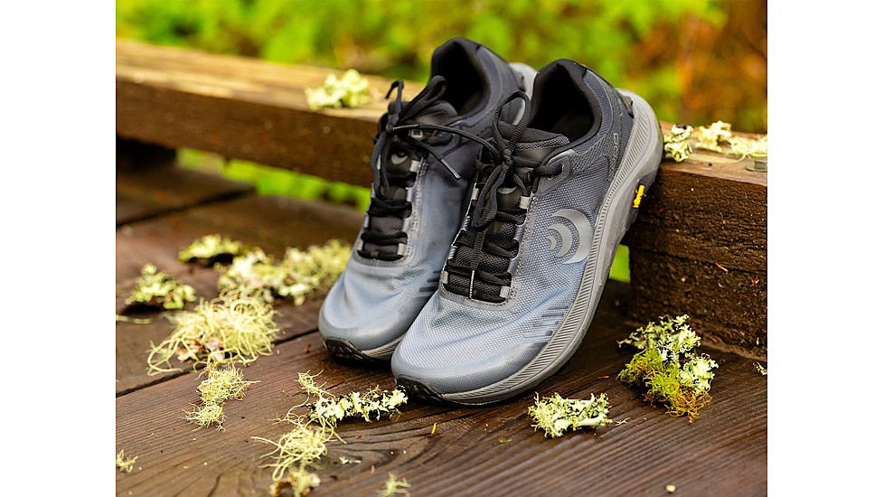 Topo Athletic MT-5 Running Shoes - Mens, Black/Charcoal, 8.5, M072-085-BLKCHA
