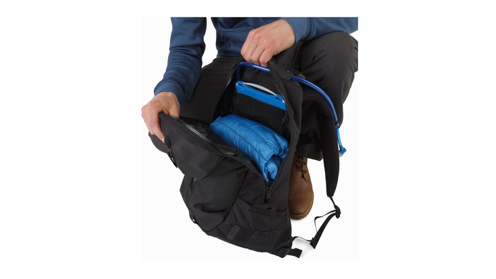 Arc'teryx Arro 22 Backpack, Black, 52636