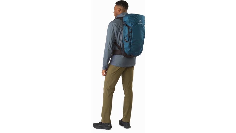 Arc'teryx Brize 32 Backpack, Iliad, Regular, 370478