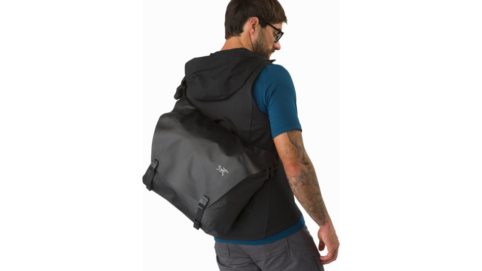 Arcteryx Granville 16 Courier Bag, Black, 369866