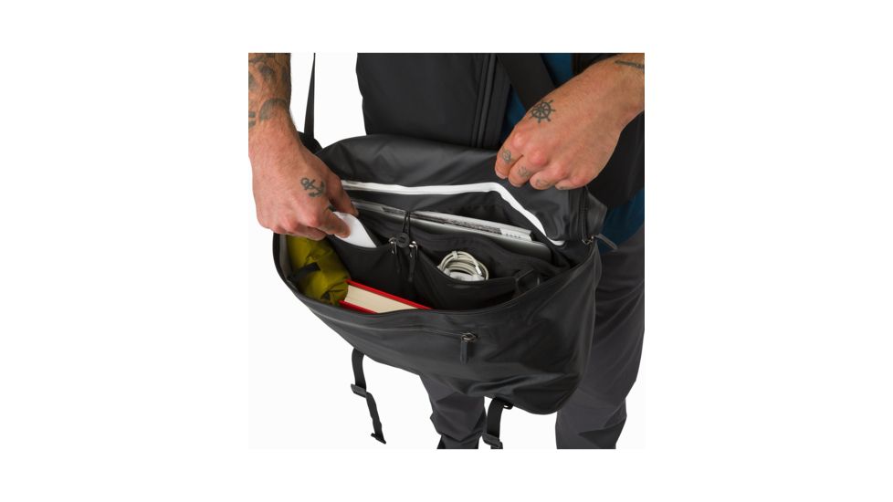 Arcteryx Granville 16 Courier Bag, Black, 369866