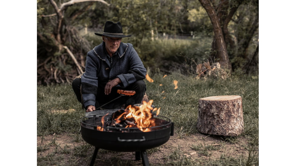 Barebones Cowboy Fire Pit Grill, 23in, CKW-440