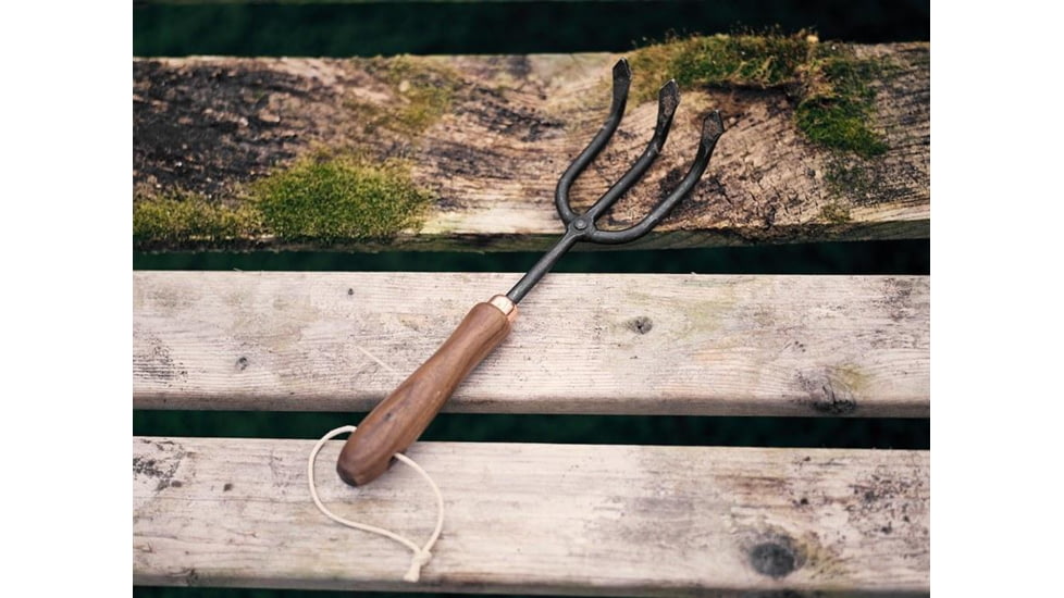 Barebones Cultivator Hand Tool, Wooden Handle, Heat-Treated Stainless Steel Blade, GDN-090