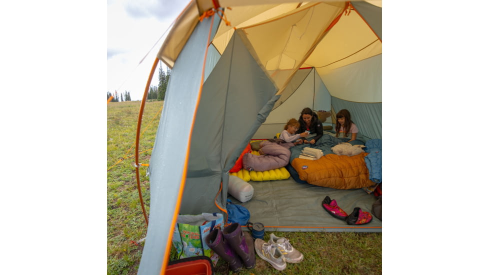 Big Agnes Bunk House 6 Tent, Prairie Sand/Chinois Green, 6 Person, TBUNK625
