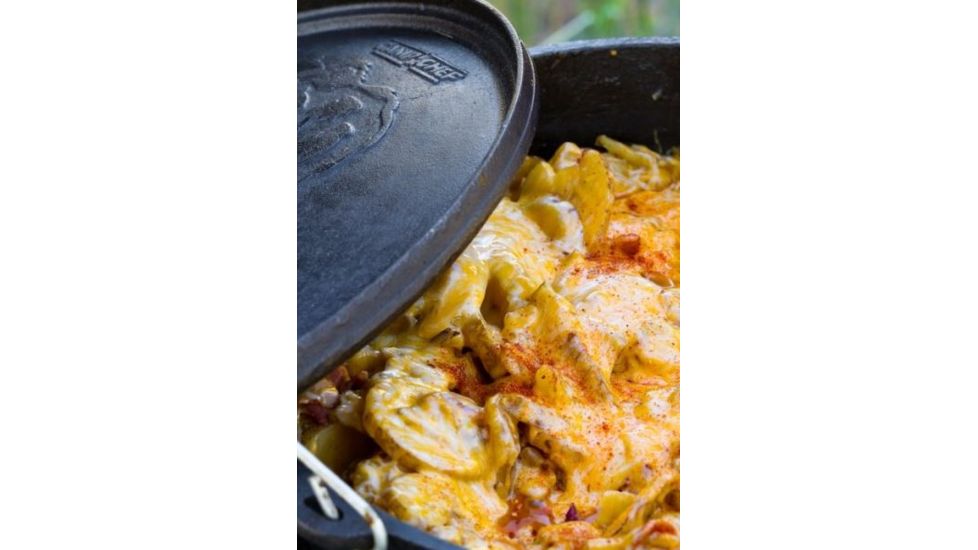 Camp Chef Classic Baking Dish, 3 gal 16in. Diameter Dutch Oven SDO16CC