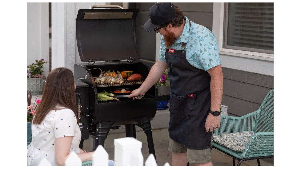 Camp Chef Deluxe Apron, Black, APRB
