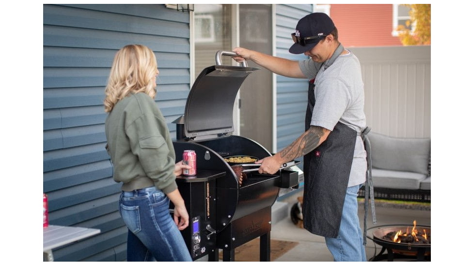 Camp Chef Deluxe Apron, Black, APRB