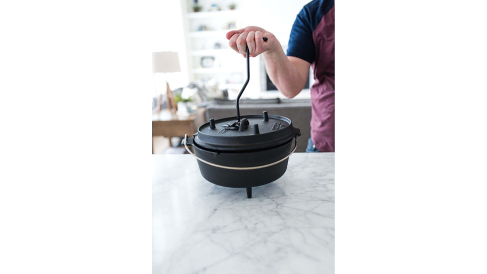 Camp Chef Deluxe Cast Iron Dutch Oven, 6quart Dutch Oven, Black, DO10