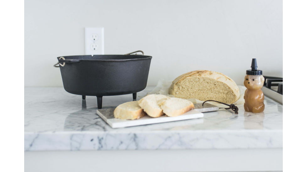 Camp Chef Deluxe Cast Iron Dutch Oven, 6quart Dutch Oven, Black, DO10