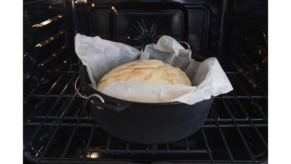 Camp Chef Deluxe Cast Iron Dutch Oven, 6quart Dutch Oven, Black, DO10