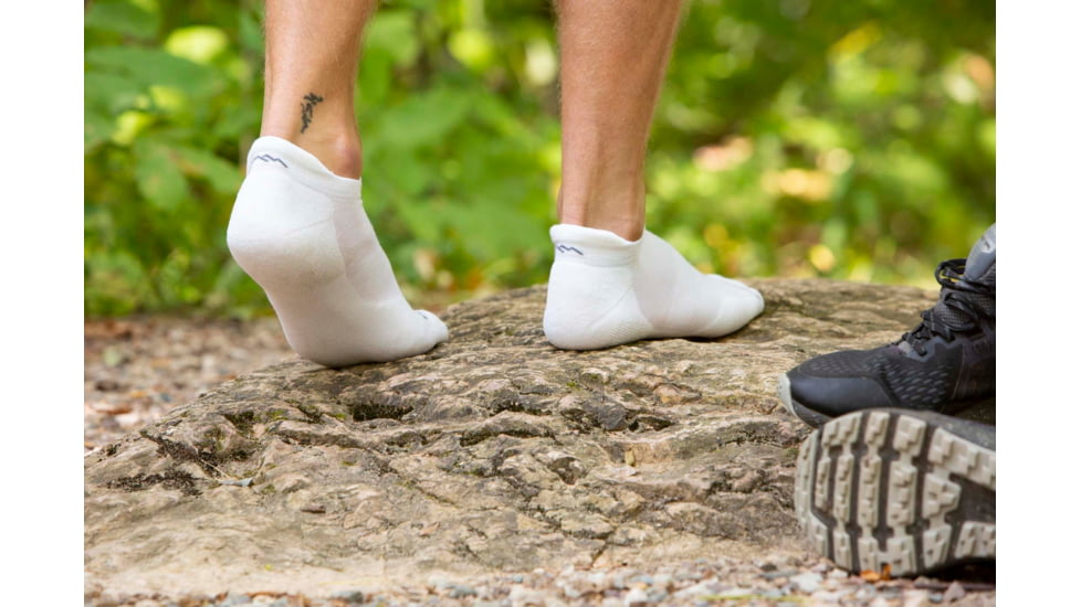 Darn Tough Run No Show Tab Ultra-Lightweight w/ Cushion Running Sock - Mens, White, Extra Large, 1039-WHITE-XL-DARN