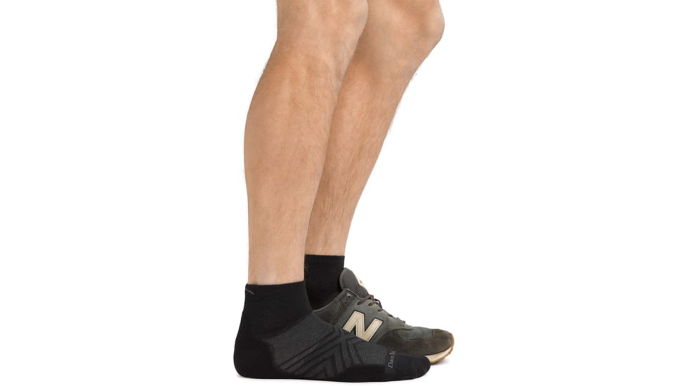 Darn Tough Run Quarter Ultra-Lightweight w/ Cushion Running Sock - Mens, Black, Large, 1040-BLACK-L-DARN