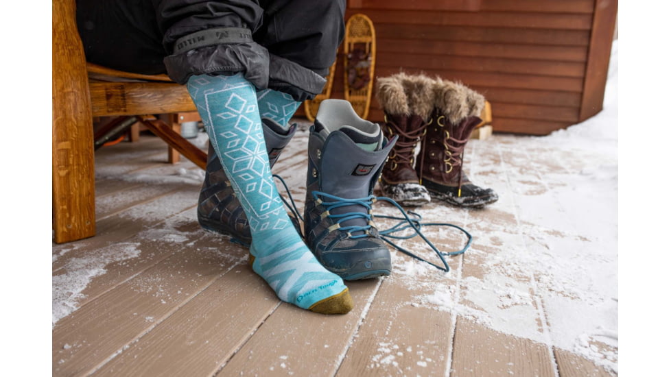 Darn Tough Traverse OTC Lightweight w/ Cushion w/ Padded Shin Ski Sock - Womens, Aqua, Medium, 8022-AQUA-M-DARN