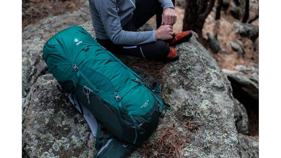 Deuter Aircontact Lite Backpack 65L + 10, Alpinegreen/Forest, 434031822310