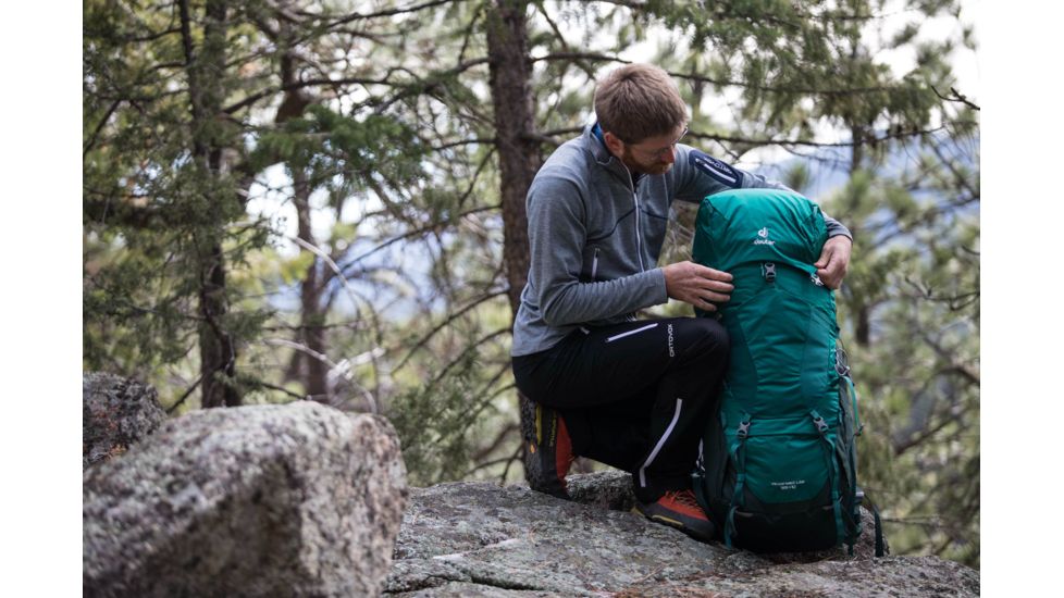 Deuter Aircontact Lite Backpack 65L + 10, Alpinegreen/Forest, 434031822310