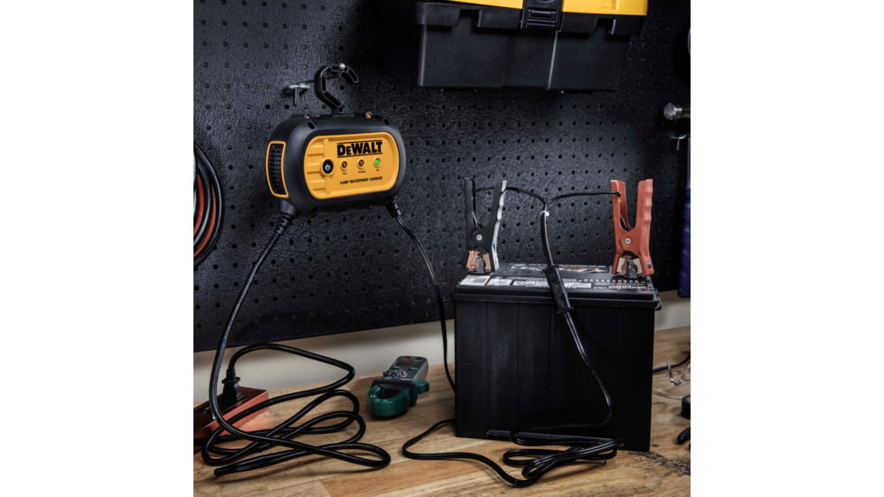 DeWALT 4-Amp Professional Battery Charger/Maintainer, Yellow/Black, DXAEWPC4