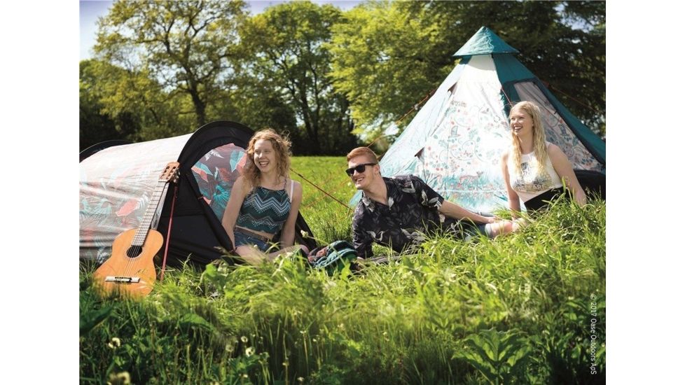 Easy Camp 4-Person Carnival Tipi Tent, Light/Dark Blue, 5709388080158