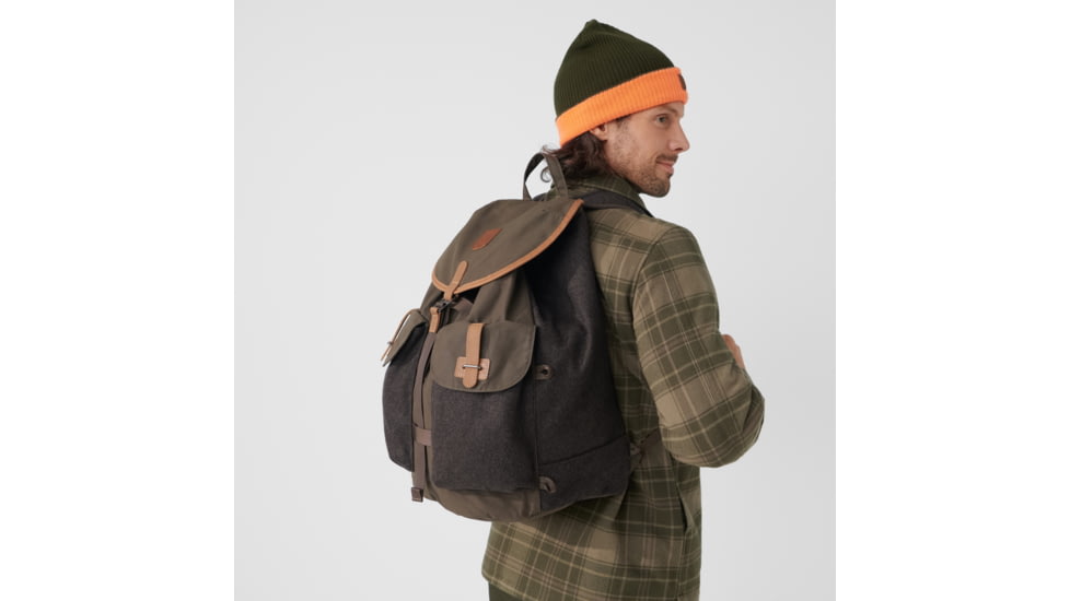 Fjallraven Varmland Rucksack, Dark Olive-Brown, One Size, F23341-633-290-One Size