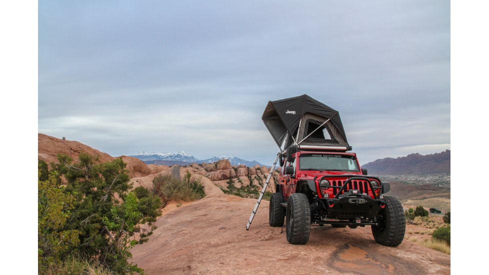 Freespirit Recreation Adventure Series Manual 49in Roof Top Tent, Jeep Edition RTAM49301
