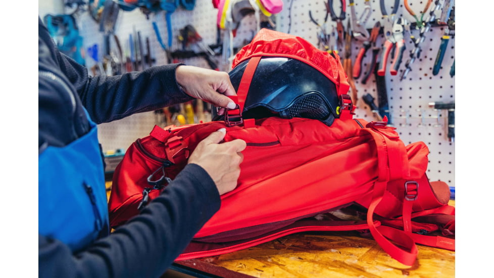 Gregory Targhee 32L Snow Pack, Lava Red, Small, 121128-4222