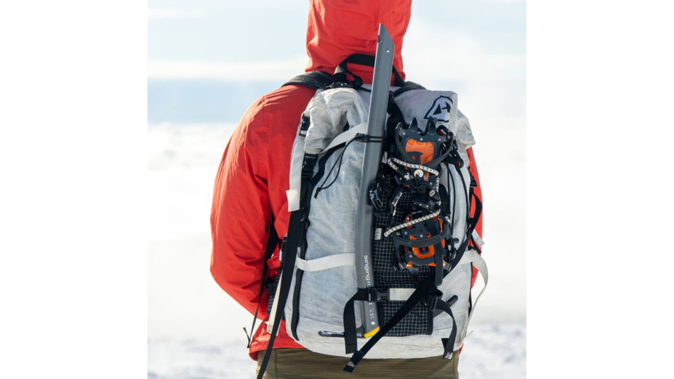 Hyperlite Mountain Gear 2400 Ice Pack, White, White, Small, 3-10440-1