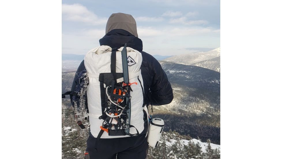 Hyperlite Mountain Gear 2400 Ice Pack, White, White, Small, 3-10440-1