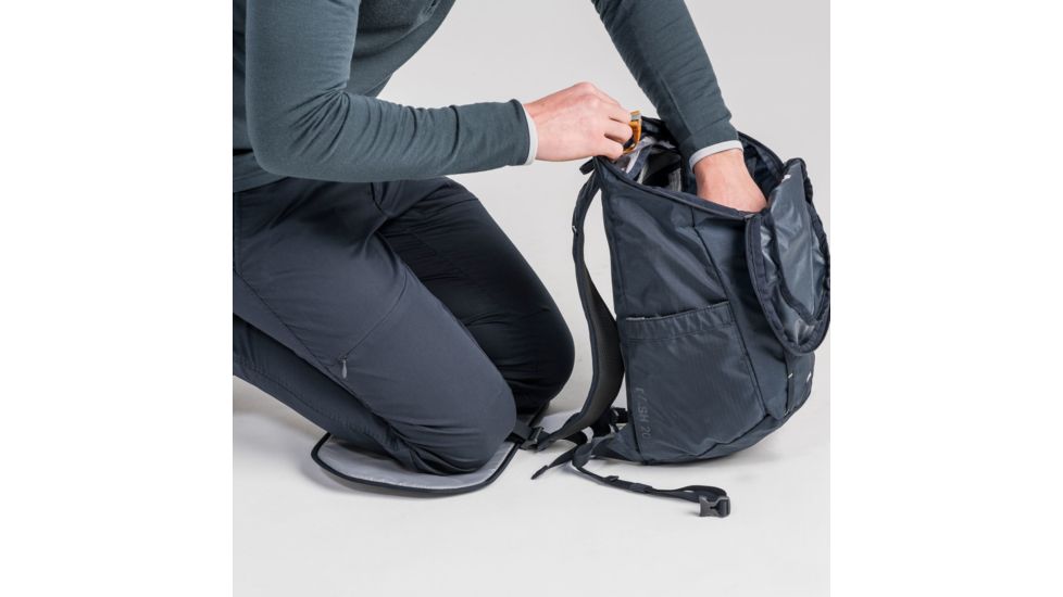 Kathmandu Dash Pack v5, Midnight Navy/Icon Green, 20L, 40501/NFE/20LTR