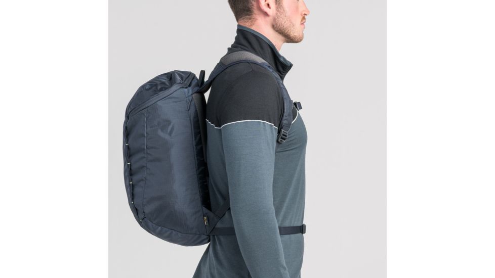 Kathmandu Dash Pack v5, Midnight Navy/Icon Green, 20L, 40501/NFE/20LTR
