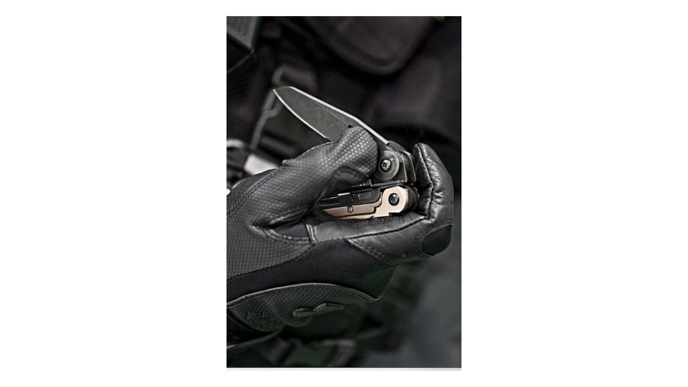 Leatherman MUT Black Oxide/Molle, In Use