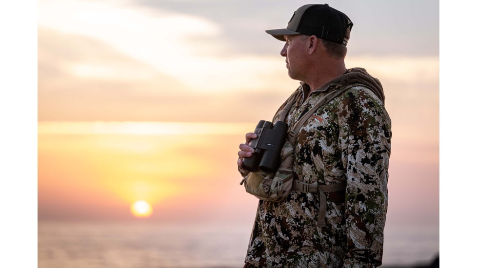 Leica Geovid R 10x42mm Rangefinder Binocular, LED, Black, 40812