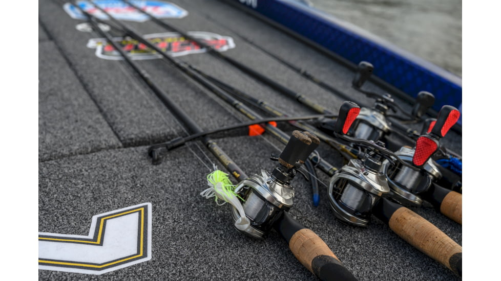 Lew's American Hero Baitcast Reel, 4+1 Bearings, 7.5-1 Ratio, 1-PC Graphite Frame, Speed Gears, Speed Lube, Magnetic Control System, Rulon Drag, RH Retrieve, Gray/Black/Blue, AH1SHG2