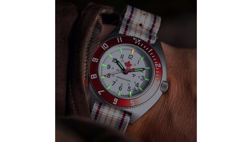 Marathon Adanac Maple Steel Navigator w/ Date Automatic Unisex Watches, Sapphire, 41mm, Red,, Red and White, WW194030SS-1601