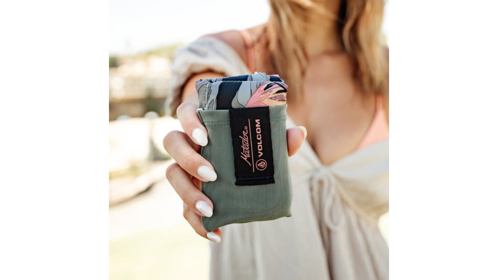 Matador Volcom Pocket Blanket, Marble Floral, One Size, MVL4001MF