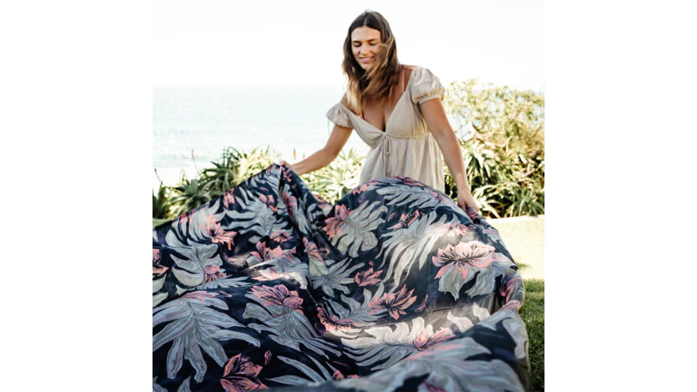 Matador Volcom Pocket Blanket, Marble Floral, One Size, MVL4001MF