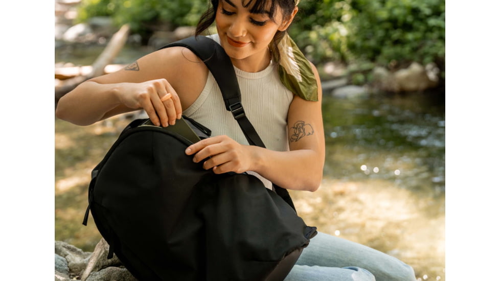 Moment 17L Everything Day Pack, Black, 106-175