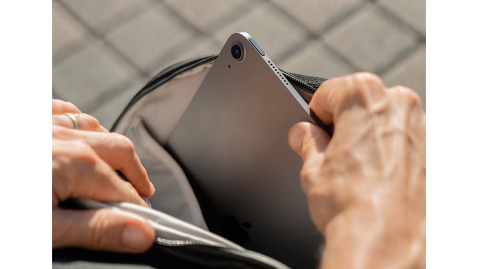 Moment 17L Everything Day Pack, Black, 106-175