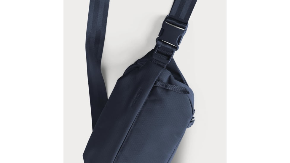 Moment 2L Everything Sling, Navy, 106-206