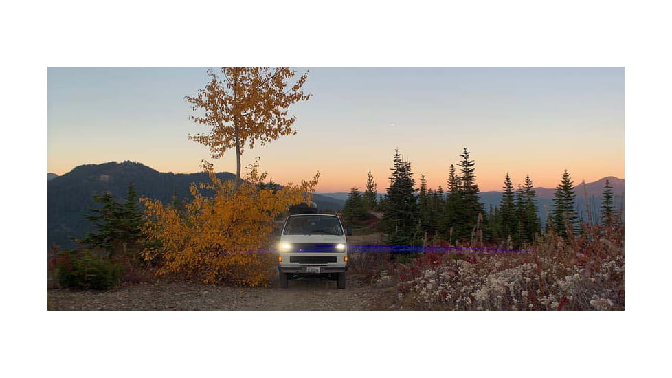 Moment M-Series, 1.33x Anamorphic Lens, Blue Flare, Black, 130-001