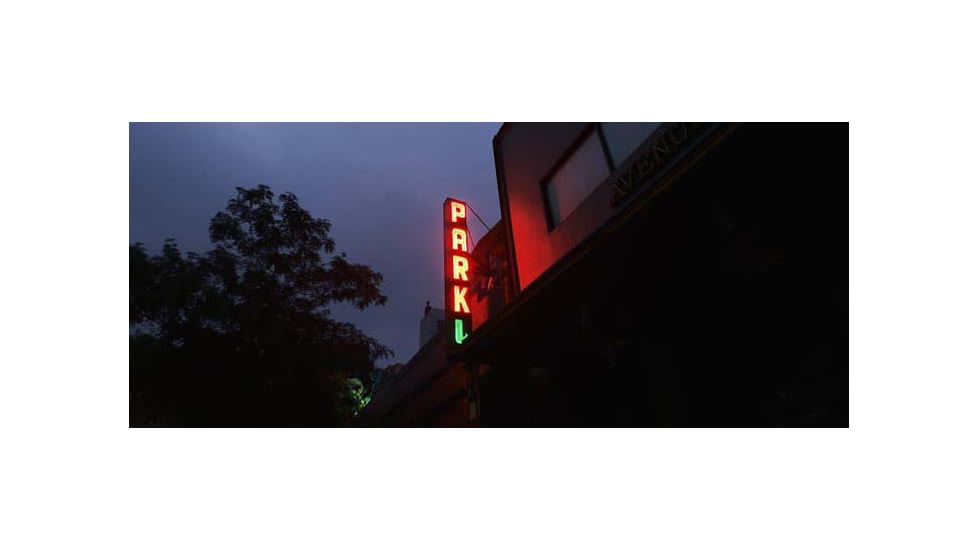 Moment M-Series, 1.33x Anamorphic Lens, Blue Flare, Black, 130-001