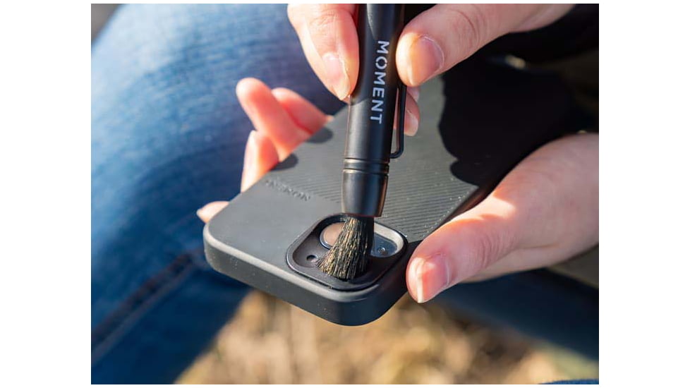 Moment Mobile Lens Cleaning Pen, Black, 150-101