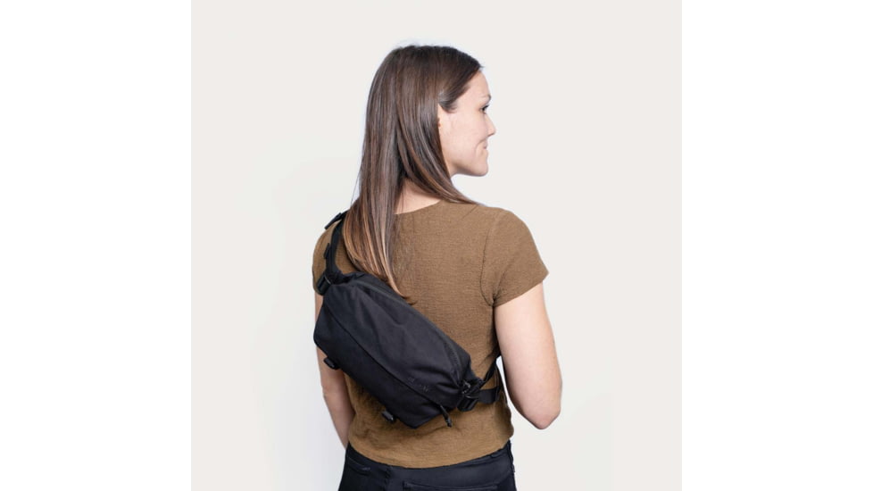 Moment MTW Fanny Sling Bag, 2L, Black, 106-149