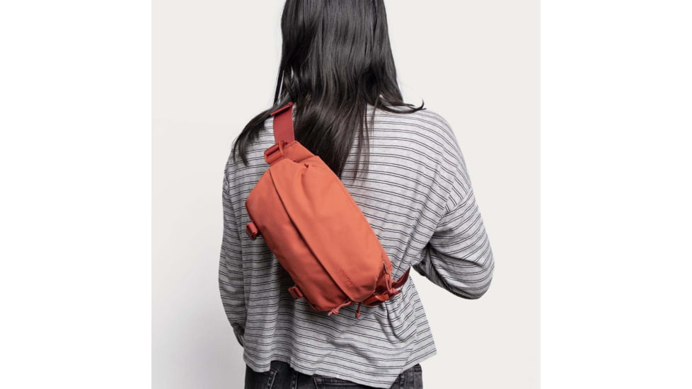 Moment MTW Fanny Sling Bag, 2L, Clay, 106-152